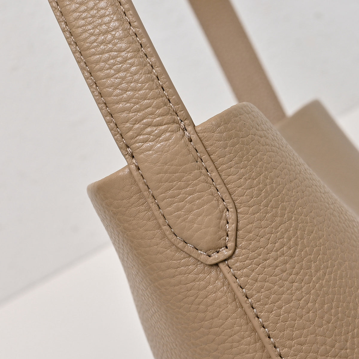 The Row N/S Park Medium Tote Bag | 30cm Grained Calfskin Leather Bucket Bag | Sand/Beige/Oatmeal