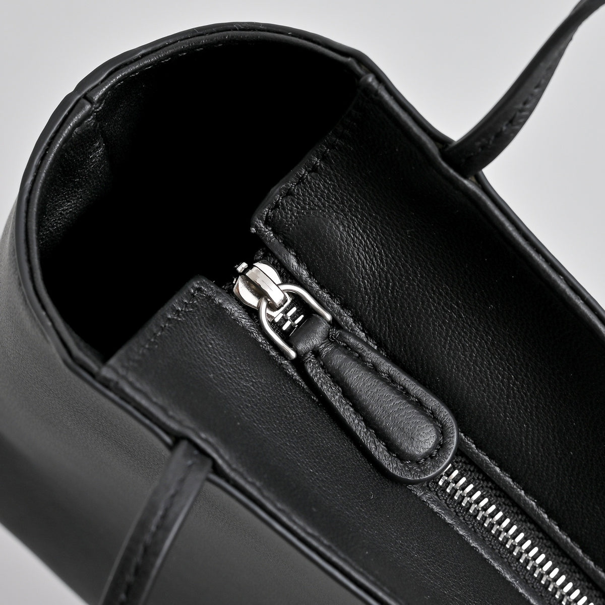 The Row Terrasse To Go Mini Shoulder Bag | 27cm Soft Lambskin Underarm Bag | Black Minimalist Handbag