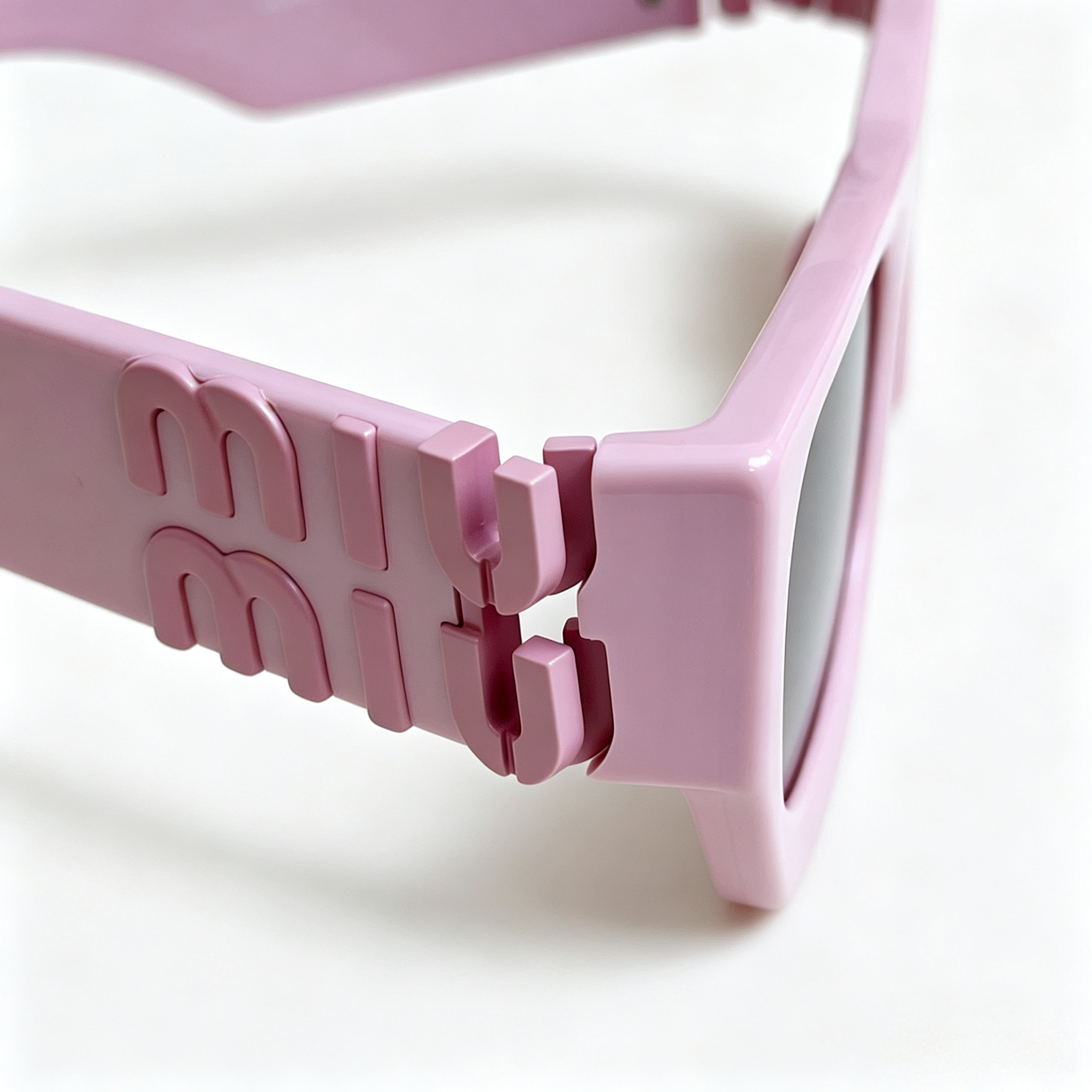 Miu Miu SMU 09WS series sunglasses